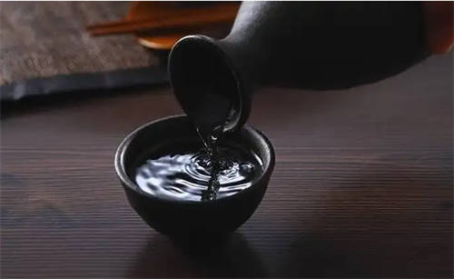 正常情况下喝多少度的白酒最合适