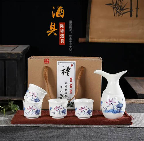 贵州茅台镇的酱香酒应该怎么喝