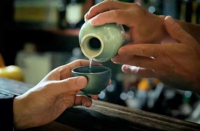 茅台镇的土壤是酿造好酱香型白酒的必备条件吗