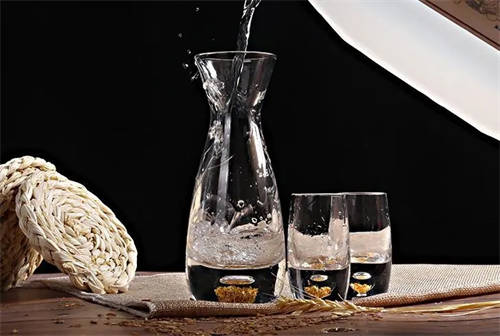 什么叫液态法白酒？其实就是酒精酒