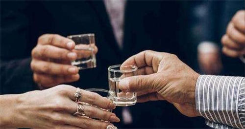 必须要学会的酒桌礼仪 必须要学会的酒桌礼仪