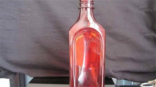 为啥白酒不能用塑料瓶来装 为啥白酒不能用塑料瓶来装