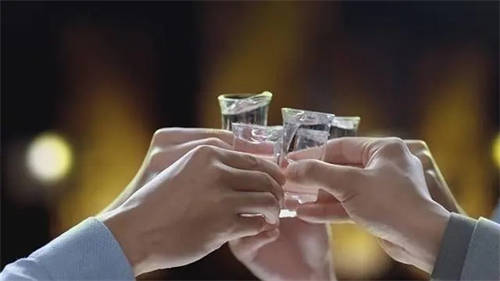 白酒假酒的套路和黑幕有哪些 白酒假酒的套路和黑幕有哪些