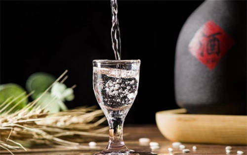 香精酒和勾兑酒是一回事吗