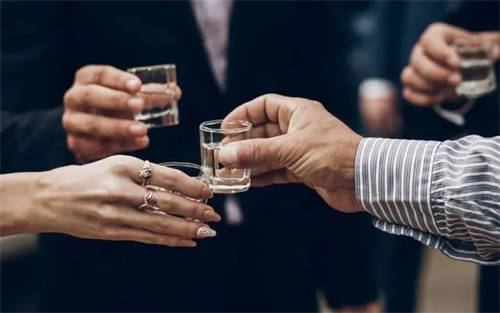 清香型浓香型和酱香酒型哪种适合入门喝