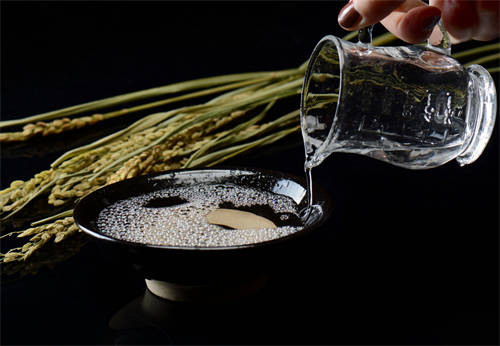 为什么有些白酒喝着发酸
