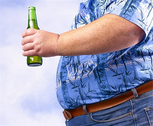 白酒啤酒哪个更易长胖人 白酒啤酒哪个更易长胖人