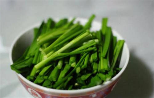 喝了白酒多久能吃韭菜 喝了白酒多久能吃韭菜