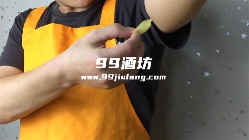 腋下可以擦白酒吗