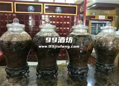 成语灯红酒绿中的酒为什么会是绿色