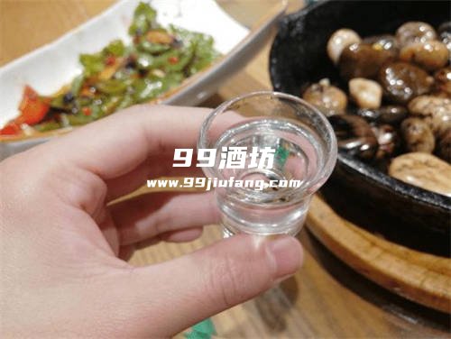 嘴巴上火起泡喝了白酒可以吗