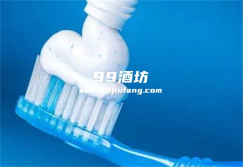 牙膏加白酒能去油污吗 实操很干净