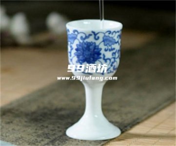 为什么白酒入口会酸涩