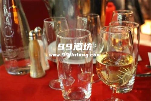 白酒酱香型与浓香型哪种顺口