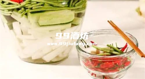 制作泡菜加白酒有什么作用