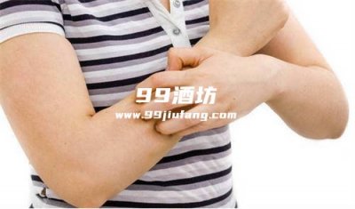每次喝点白酒就身体痒痒