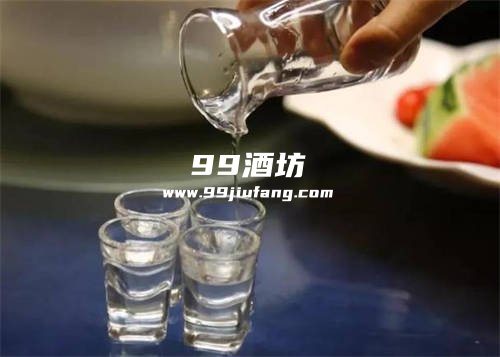 每次喝点白酒就身体痒痒