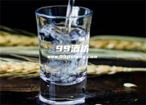 为何喝了白酒后会呕吐恶心