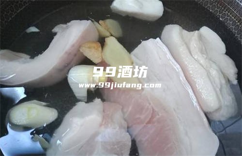 煮肉时放高度白酒的作用