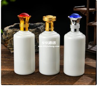 白色瓷瓶高端白酒价格定位