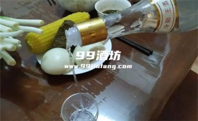 怎么用火点燃白酒瓶子