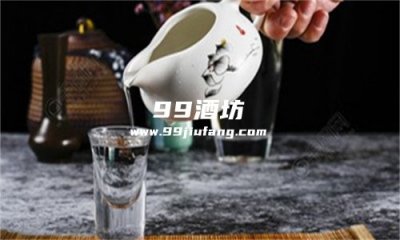酱香酒可以和浓香型白酒混在一起喝吗