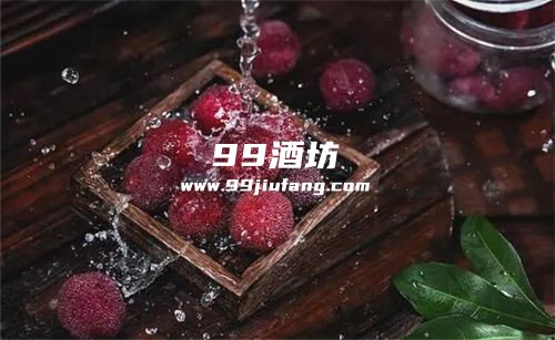 自酿白酒泡什么水果好？人久久酱酒为您介绍