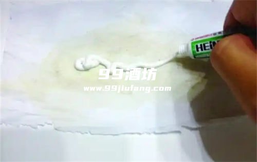 牙膏加白酒可以去油污吗