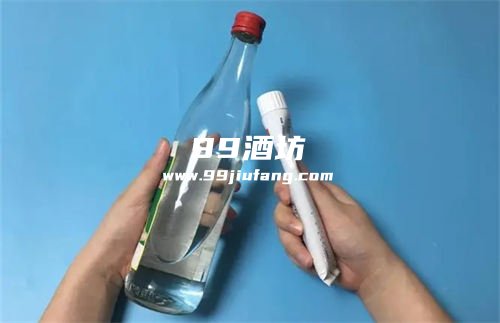 牙膏加白酒可以去油污吗