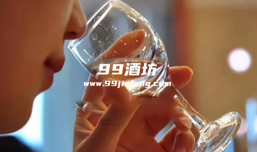 五粮液龙行大运礼盒酒是不是假的