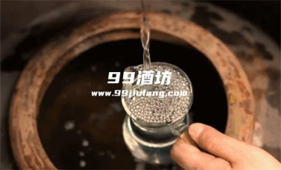 从“勾兑门”到直播乱象：白酒信任危机何解？