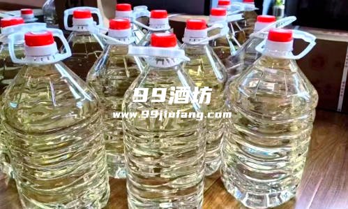 茅台镇喝酒都是光瓶子矿泉水桶是为啥