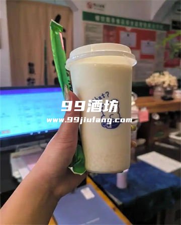 父亲劝酒时,我点了奶茶