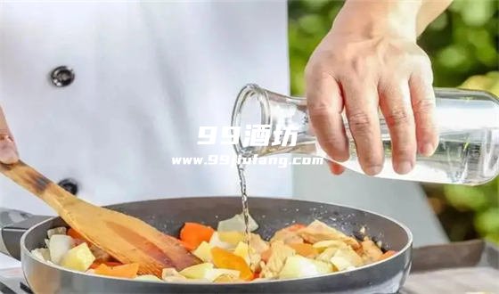 白酒能充当料酒炒菜吗？和久久带您了解