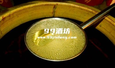 白酒泛黄是好酒吗，为什么