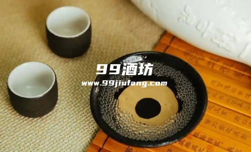 白酒泛黄是好酒吗，为什么