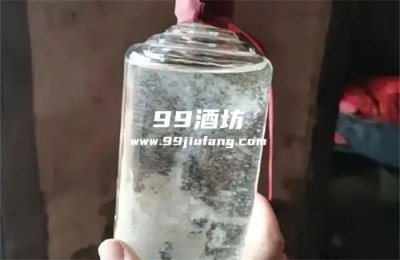 低温下白酒出现絮状物是否正常？人久久告诉您