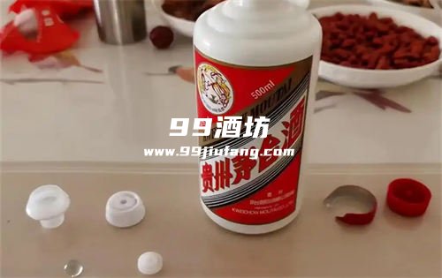 白酒瓶口为啥有两颗玻璃珠?人久久带您了解 白酒瓶口为啥有两颗玻璃珠?人久久带您了解