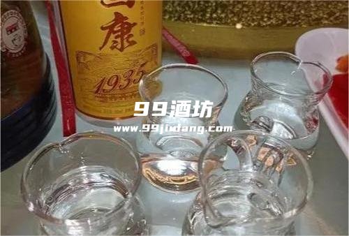 不同香型的白酒可以在一起混装吗 不同香型的白酒可以在一起混装吗
