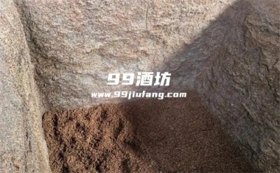凤香型白酒用泥土封窖不怕脏？