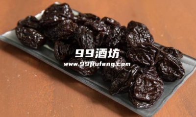 白酒太辣咽不下去？加两颗话梅是为什么