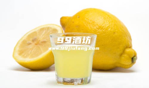 觉得白酒太冲？加片柠檬能变清爽吗？
