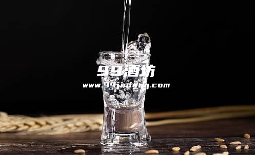 觉得白酒太冲？加片柠檬能变清爽吗？