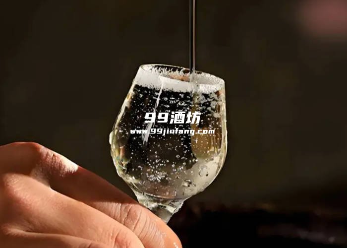 白酒挂壁是不是好酒?什么样的酒从算是好酒 白酒挂壁是不是好酒?什么样的酒从算是好酒