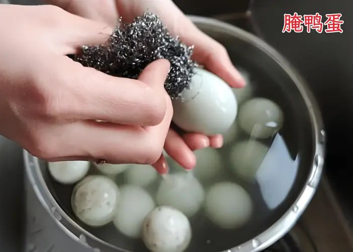 腌鸭蛋放了一茶碗白酒可以吗